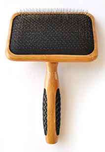 BASS Slicker Brush Wood Handle L